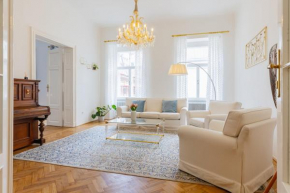 120 m2 4-rooms apartment in a city center